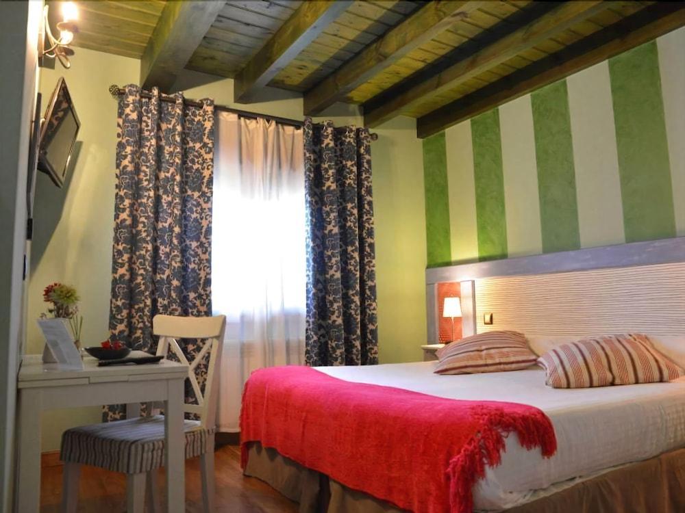 Alojamiento Bernabales Guest house 2*