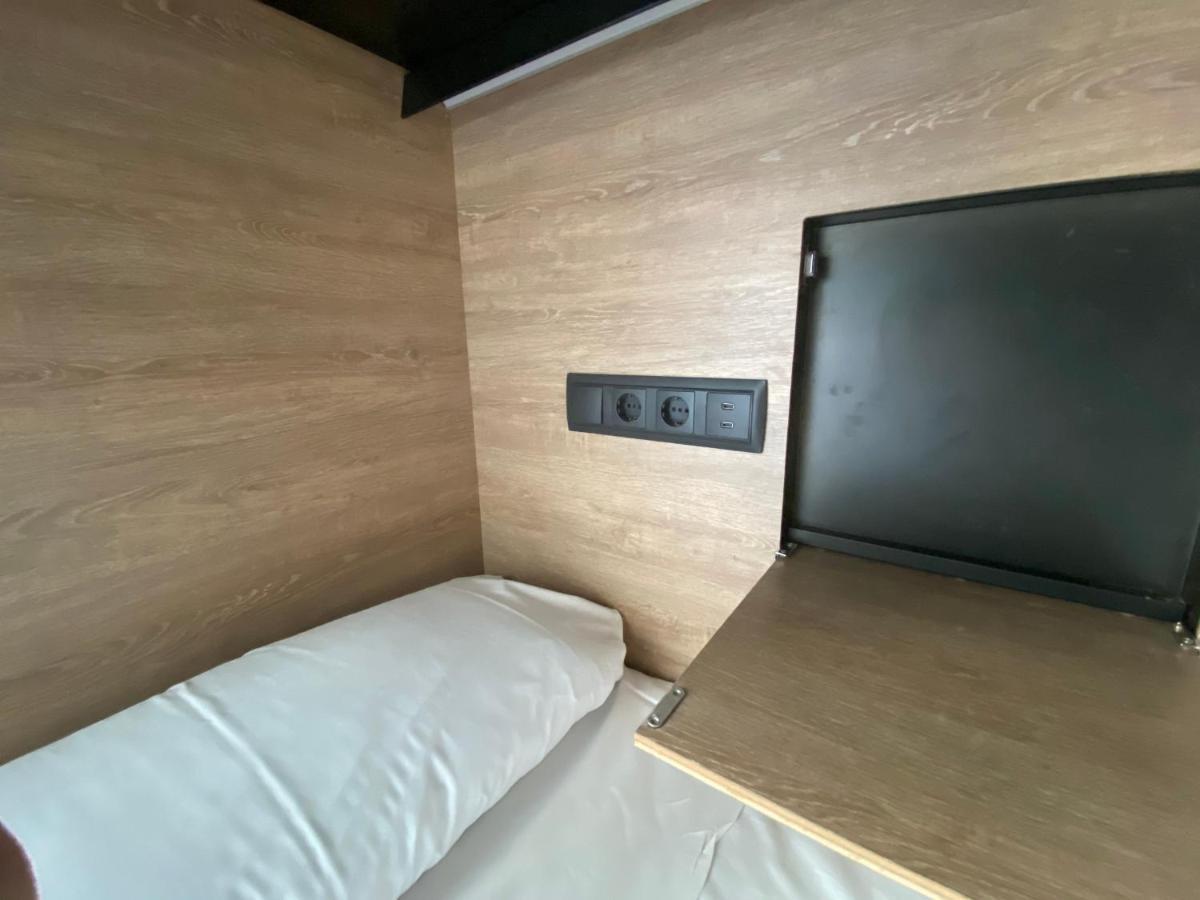 Euromadrid Hostel *