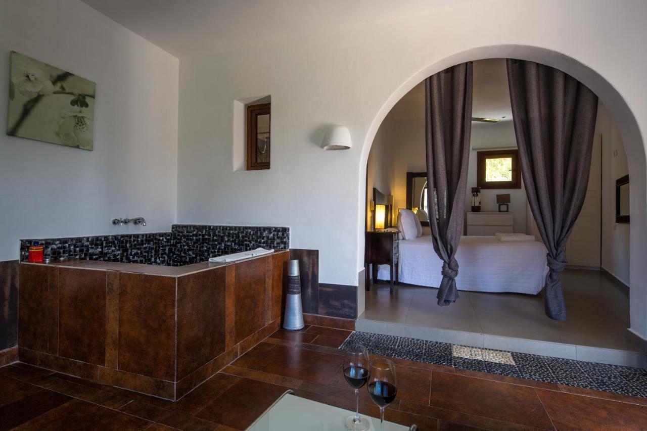 Hotel La Almendra Y El Gitano Agua Amarga (Almeria)