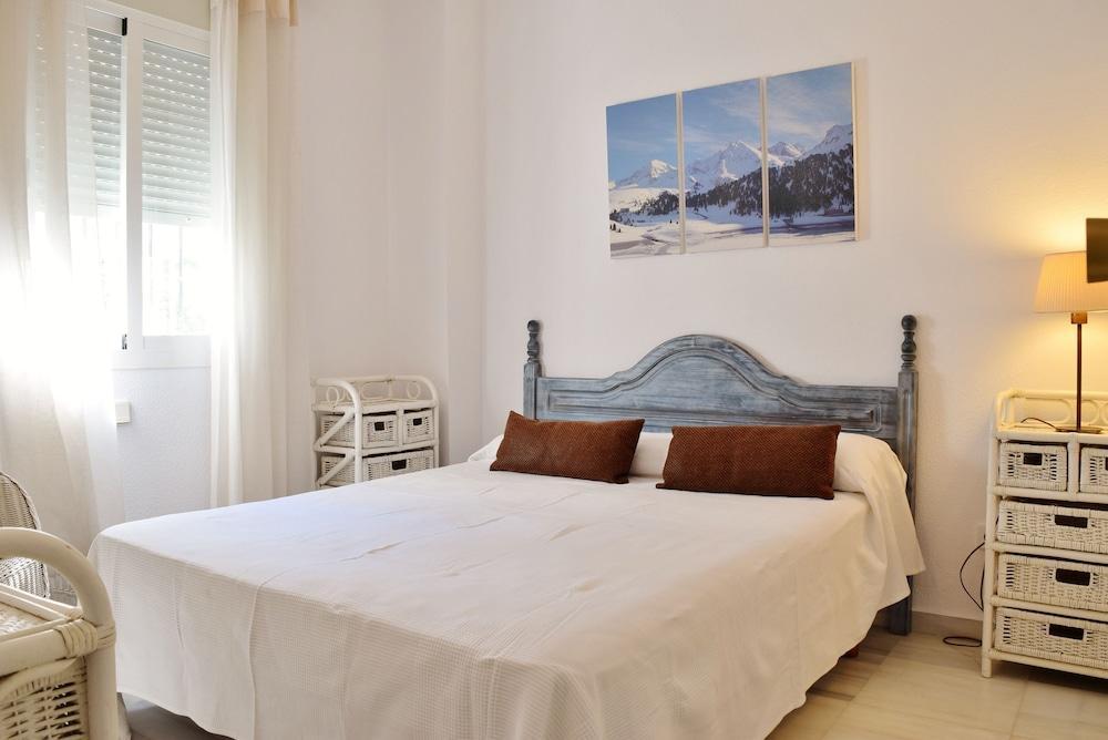 Hotel Y Casas Serinamar Marbella 3*