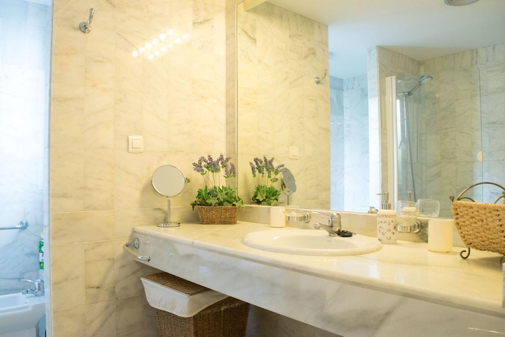 Y Casas Serinamar Marbella