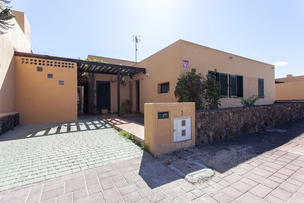 Holiday home Tamaragua La Oliva