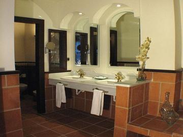 Cerezos Hotel