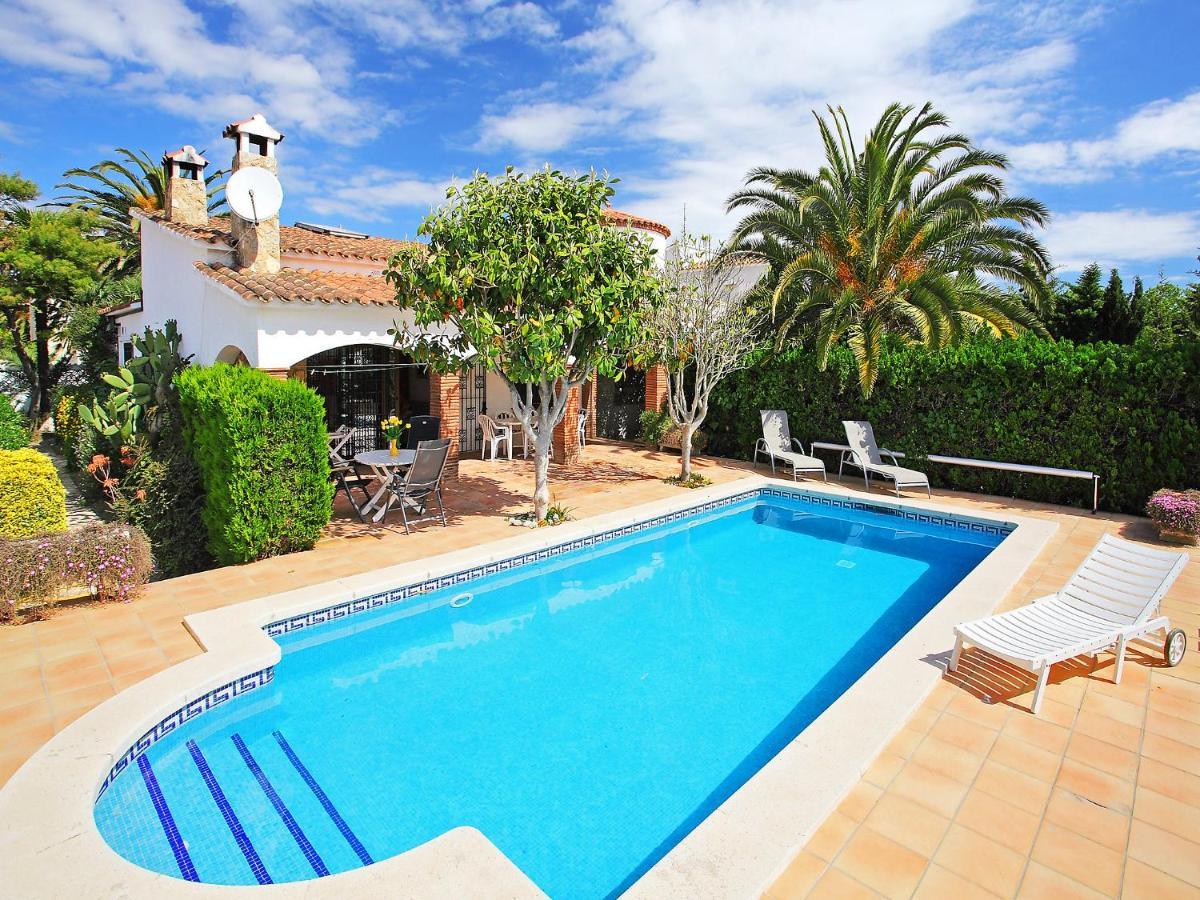 Holiday home Holiday Falconera 33b *
