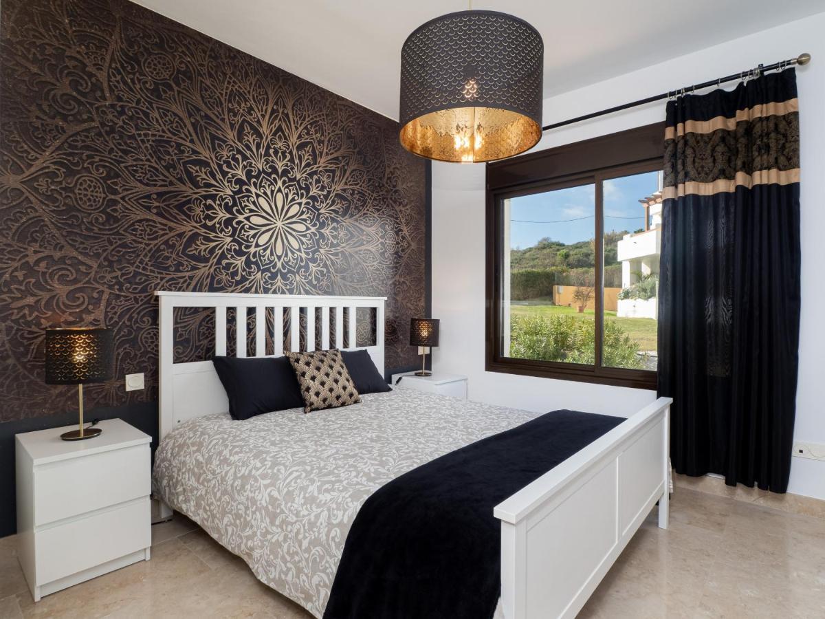 2305 - Luxury With Sea View And Pools Villa San Roque (Andalucia)