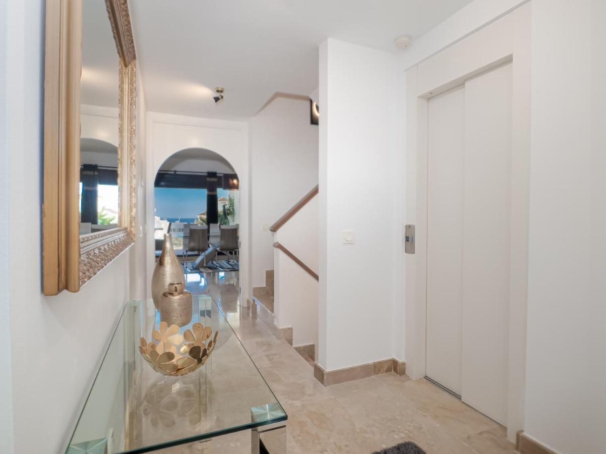 2305 - Luxury With Sea View And Pools Villa *