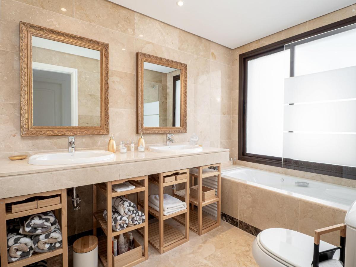 2305 - Luxury With Sea View And Pools