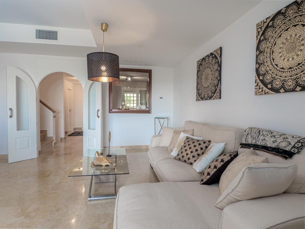 2305 - Luxury With Sea View And Pools Villa