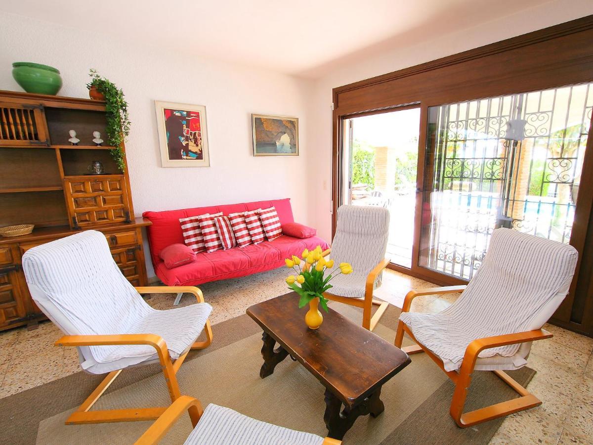 Holiday home Holiday Falconera 33b *