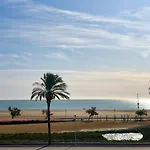 Estudio frente al mar