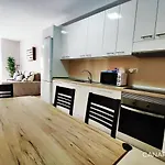 Intimate And Stilysh Apt, Pkg, Self Entry By Canary365