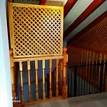 Casa Amplia Con Jardin Y Aparcamiento G-100147