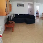 Piso entero en semi sótano con Piscina salína privada