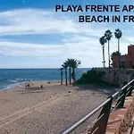 Estudio en Benalbeach, vistas mar, primera línea playa