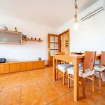 Homeholidaysrentals Adara