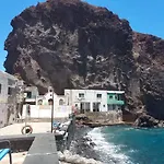 Apartment On The Beach And Ocean Sounds