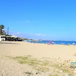 Sun Beach Mediterrani, En Frente Del Mar