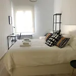 Foodies Location. Surf. Netflix . 3 Bdr