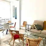 Foodies Location. Surf. Netflix . 3 Bdr