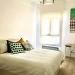 Foodies Location. Surf. Netflix . 3 Bdr