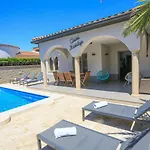 Villa Hidalgo Only Families