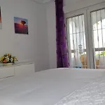 Fabulous 2 Bed 2 Bath Apartment !