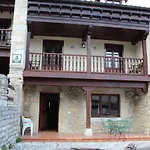 El Castaneru Alojamiento Rural - Casas De Los Picos