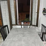 piso junto al mar para ocho personas máximo