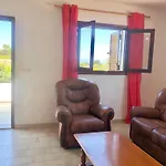 Chalet con piscina y barbacoa