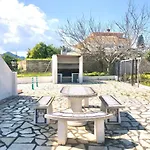 Chalet con piscina y barbacoa