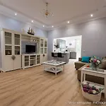 Flatguest Living House