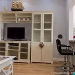 Flatguest Living House