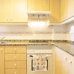 Global Properties, Practico apartamento con piscina en Residencial Brezo Canet