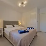 Lo Pagan Holiday House