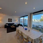 Lo Pagan Holiday House