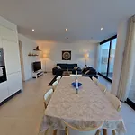 Lo Pagan Holiday House