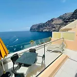 Magnificent Apt. With Sea View, Cliff & Marina