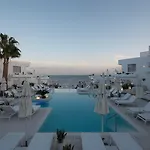Lani\'S Suites De Luxe - Adults Only