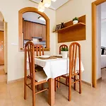 Sunny Casita, Torrevieja, Modern 2 Bed Top Floor Apartment