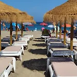 Modern 2 Bedroom Apartment 100 M From The Beach