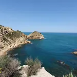 Modern 2 Bedroom Apartment 100 M From The Beach
