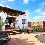 El Caserío de Güime Villa con Piscina Climatizada