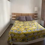 Apartamento De Diseno Cerca De Tren, Playa Y Bcn