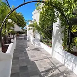 Amazing Spacious 1 Bedroom Flat With Ocean View, 311, Ponderosa