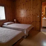 Bungalow con piscina en camping privado cerca de la playa de Torre del Mar Ideal familias