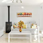 Butterfly Villa - 4 Bedrooms With Pool & Private Playground
