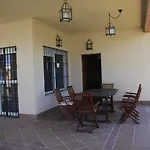 Moderno Y Amplio Chalet, Con Piscina Privada