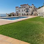 Elegant Apartment With Fantastic Views At The Top Of Calahonda