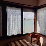 Porteta Sobre El Mar