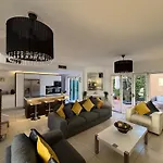 Condes De Iza Nueva Andalucia